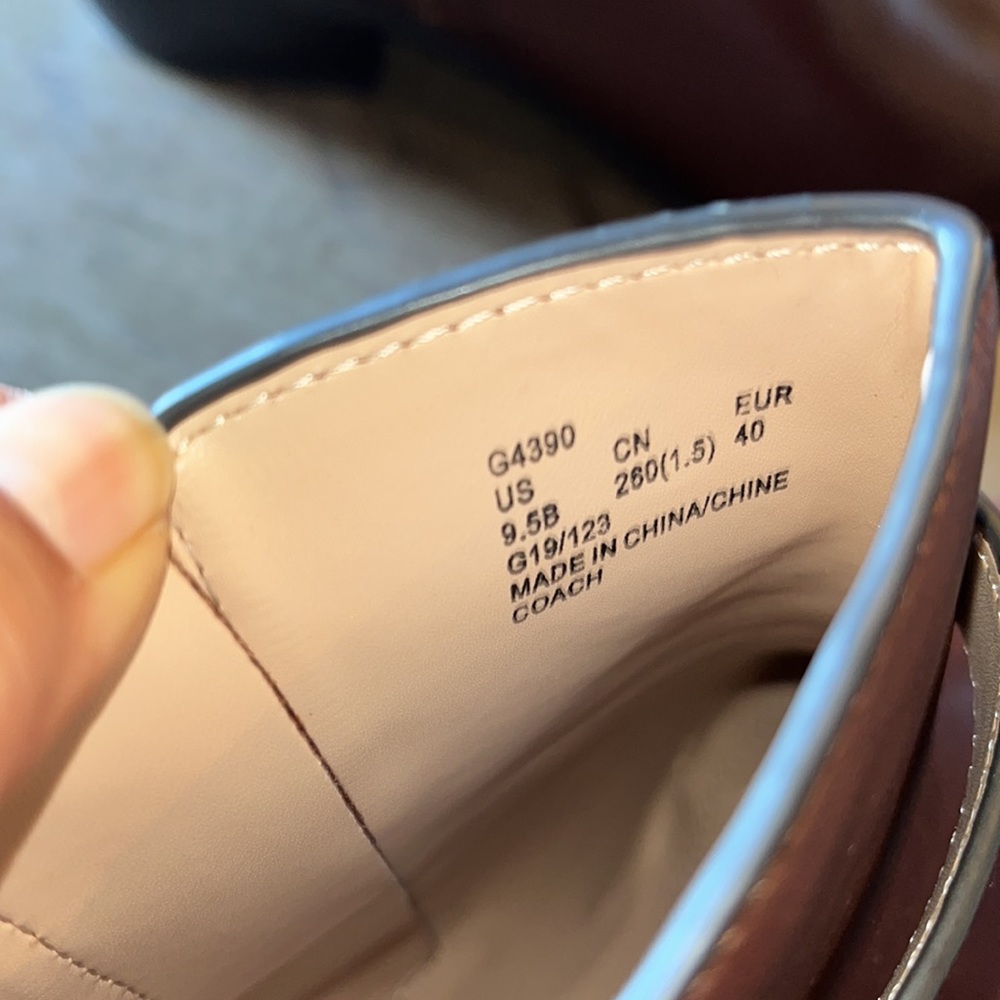 COACH “DYLAN” HORSE AND CARRIAGE BOOTIES SIZE 9.5B WALNUT NEW IN BOX - Picture 3 of 6